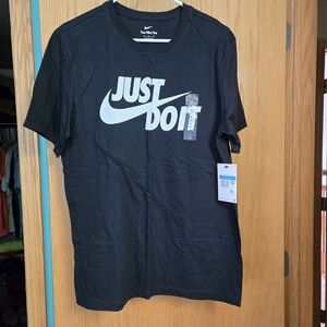 Nike Men's Black T-Shirt